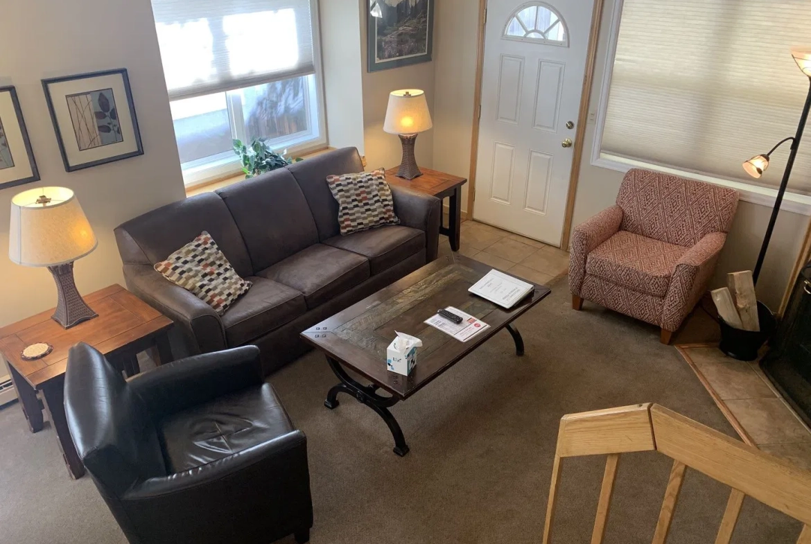 French Ridge Condominiums living room