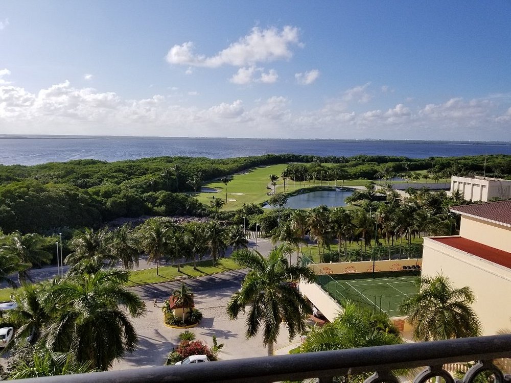 Gr Solaris Cancun lagoon view