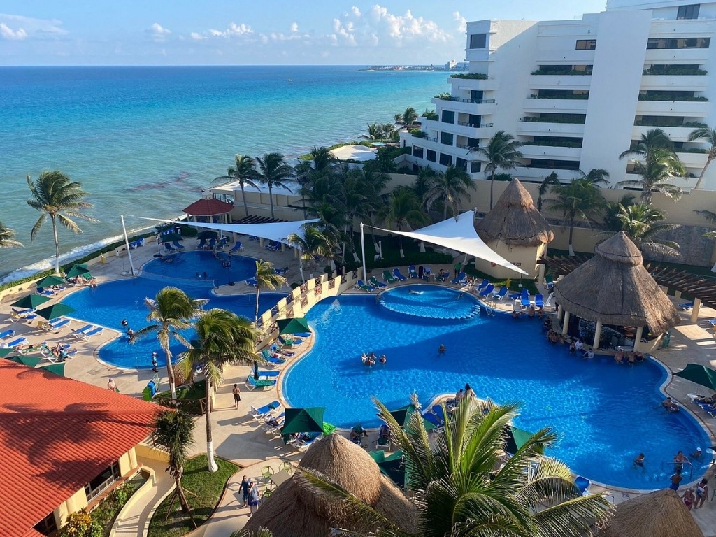 Gr Solaris Cancun lagoon view
