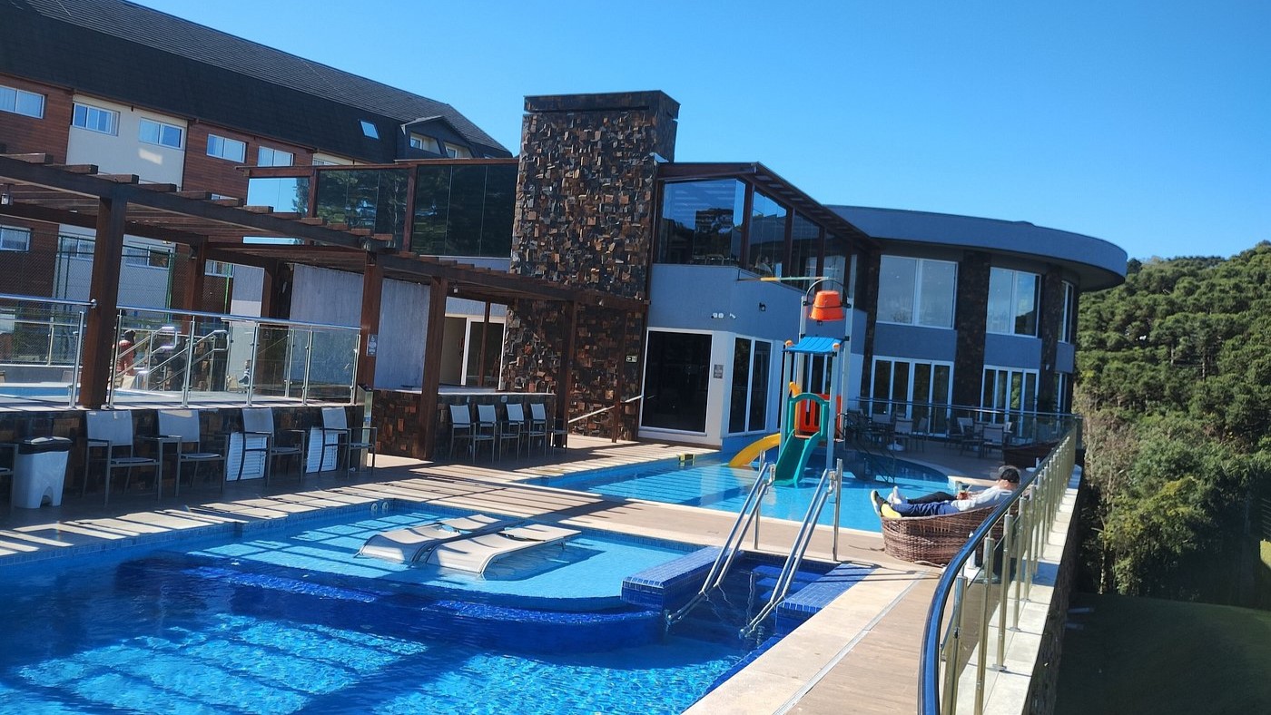 Golden Gramado Laghetto pool 2