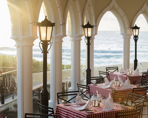 Golden Shores And Crown Paradise Cancun restaurant