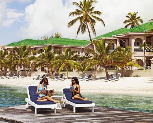 Grand Colony Island Villas beach