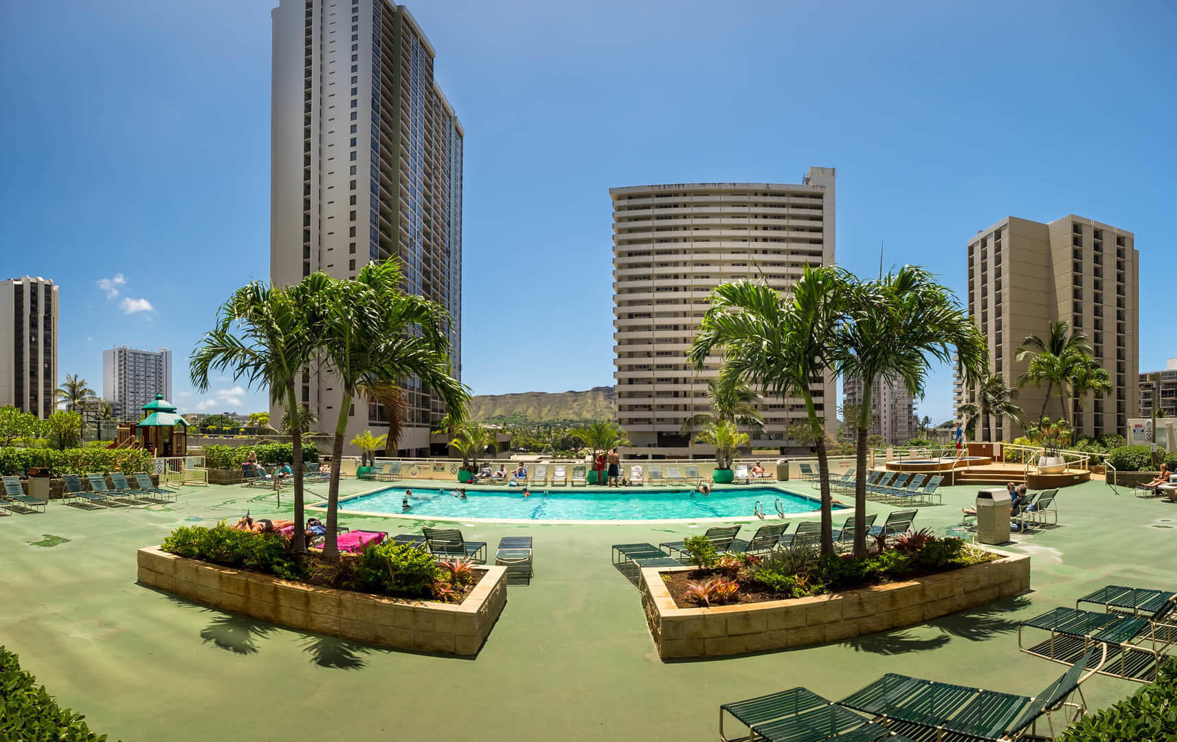 Hawaiian Sun Holidays at The Waikiki Banyan pool