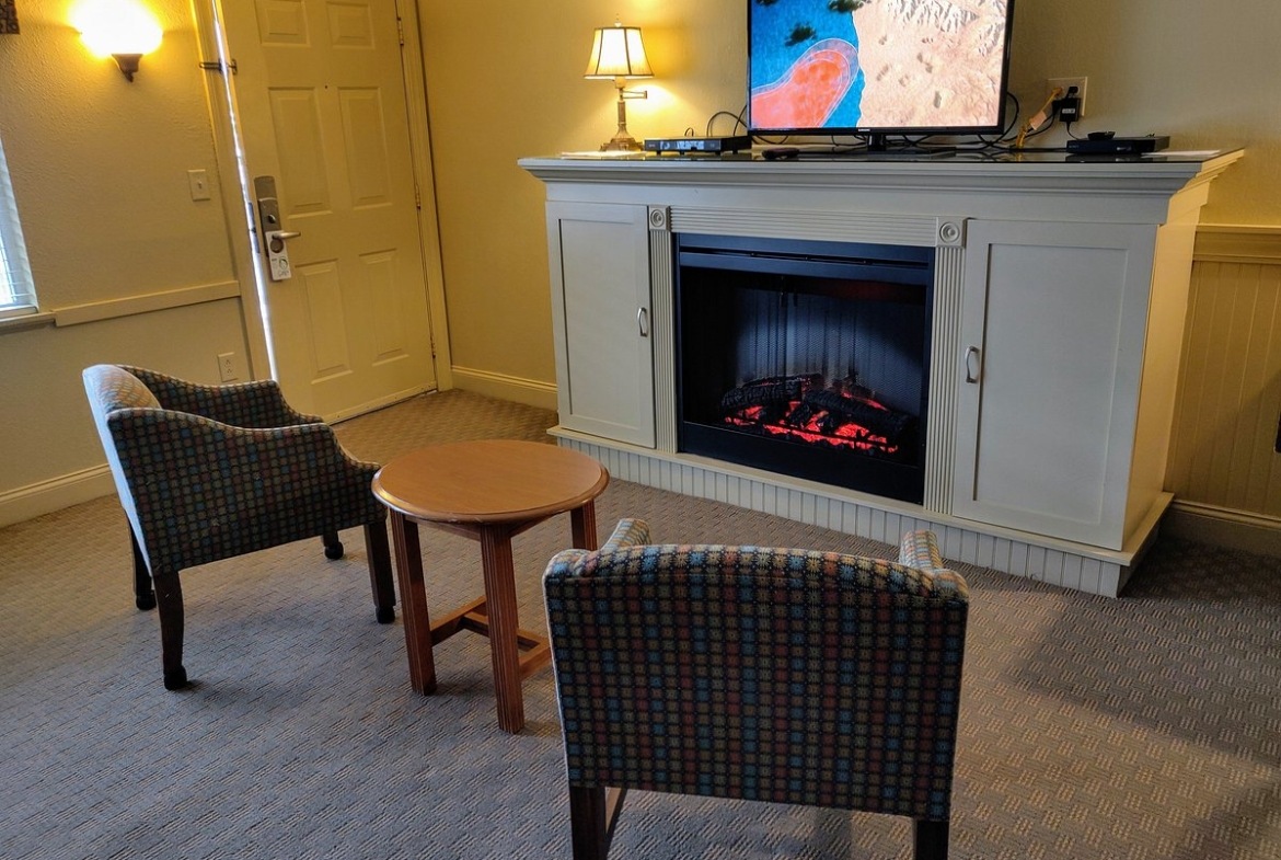 Innseason Resorts – Harborwalk living room