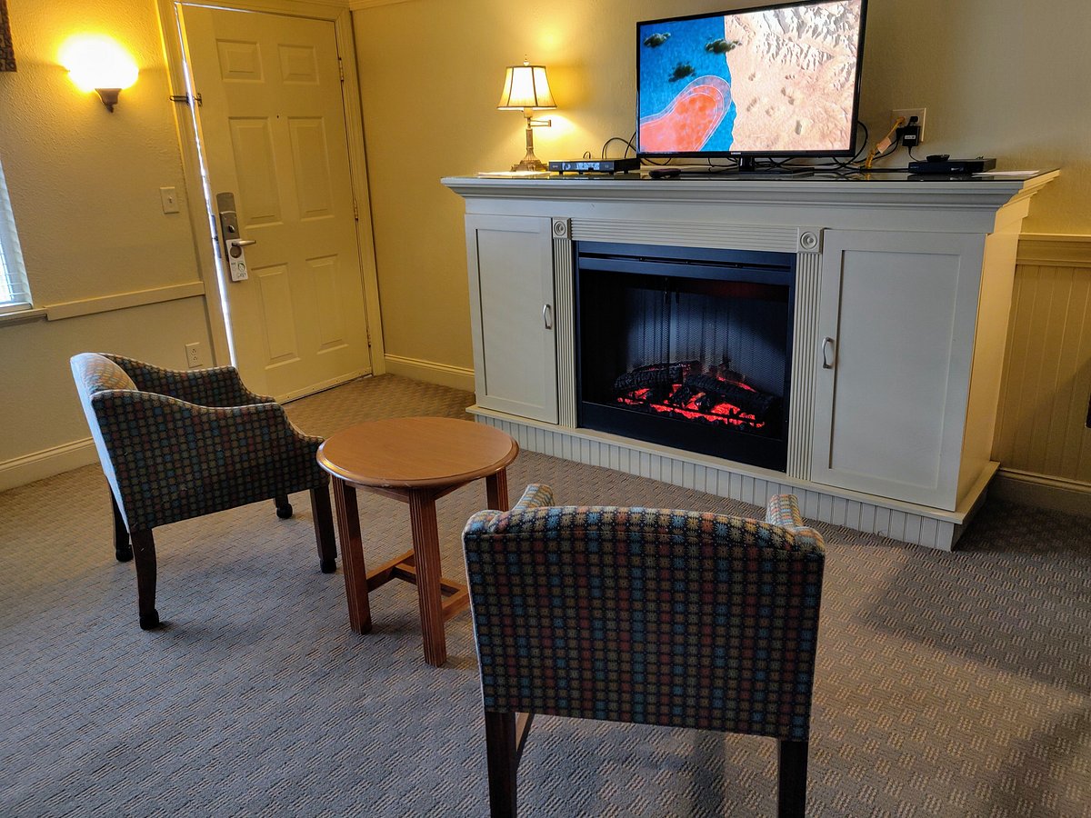 Innseason Resorts – Harborwalk living room