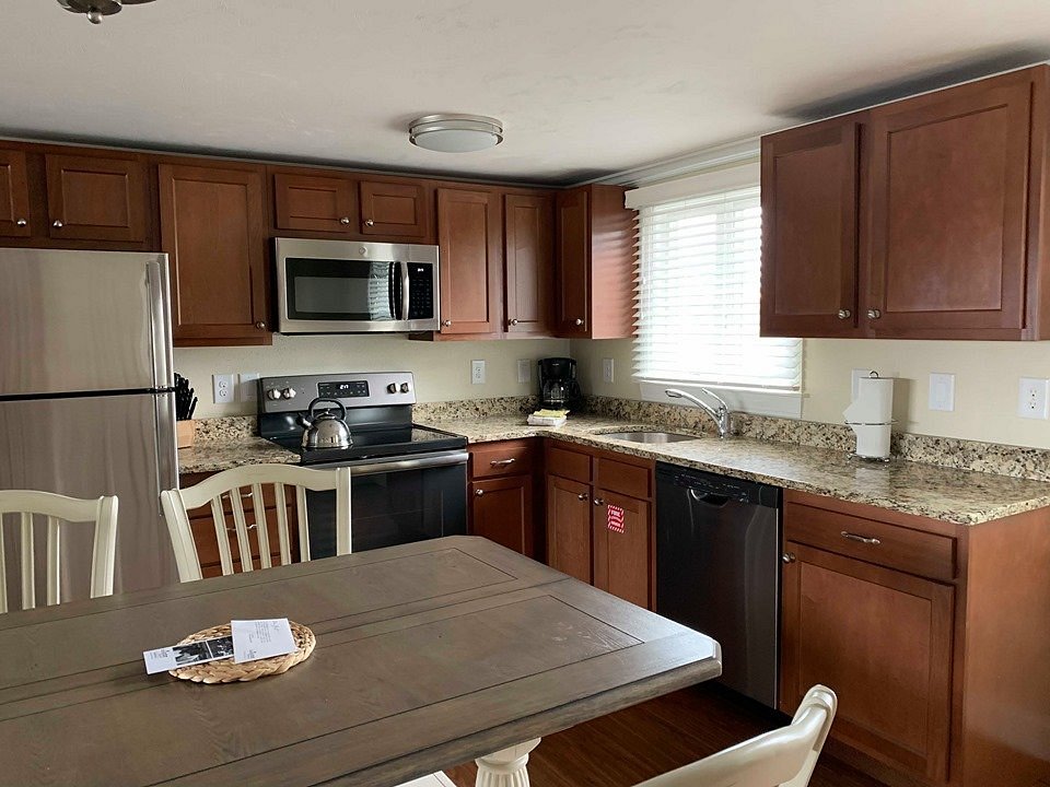 Innseason Resorts – Harborwalk kitchen