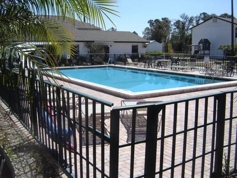 Lago Vista at Buenaventura Lakes pool