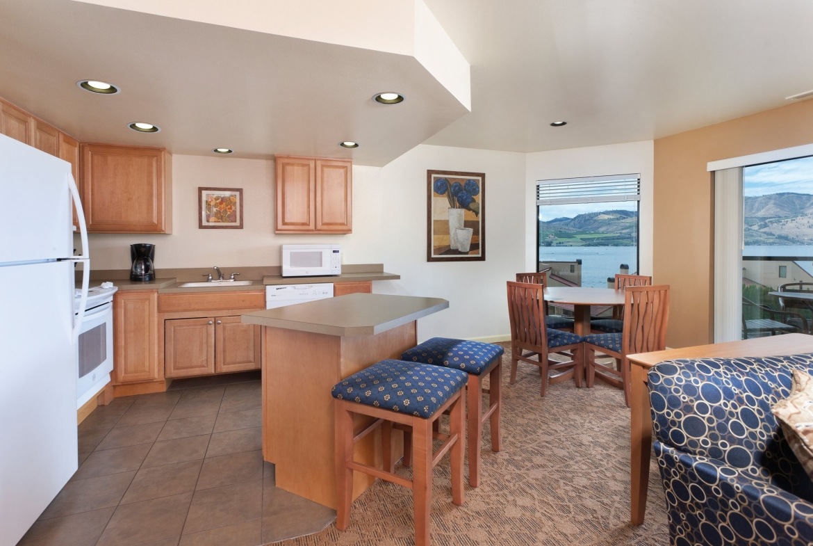 WorldMark Lake Chelan Shores Kitchen and Dining Area