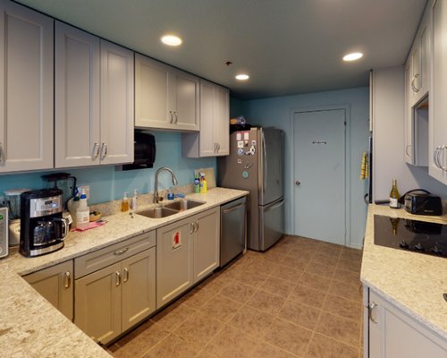 Las Olas Beach Club Of Cocoa Beach kitchen