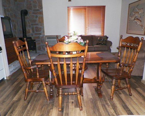 Laurel Springs Resort dining area