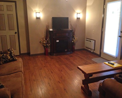 Laurel Springs Resort living room
