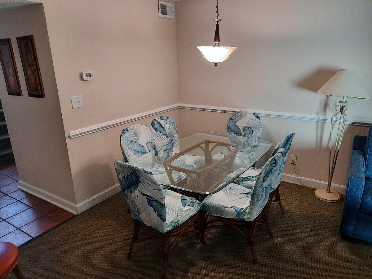 Links Golf And Racquet Club dining room