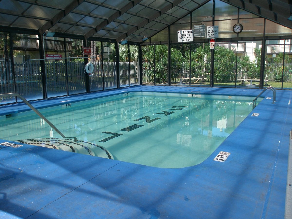 Links Golf And Racquet Club indoor pool