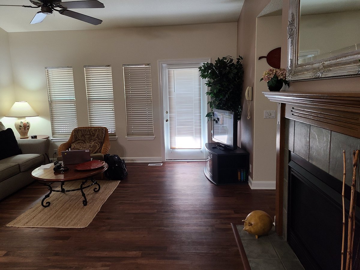 Los Lagos At Hot Springs Village living room