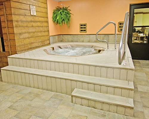 Oakmont Resort Hot Tub