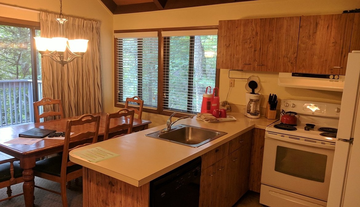 Petit Crest Villas At Big Canoe kitchen