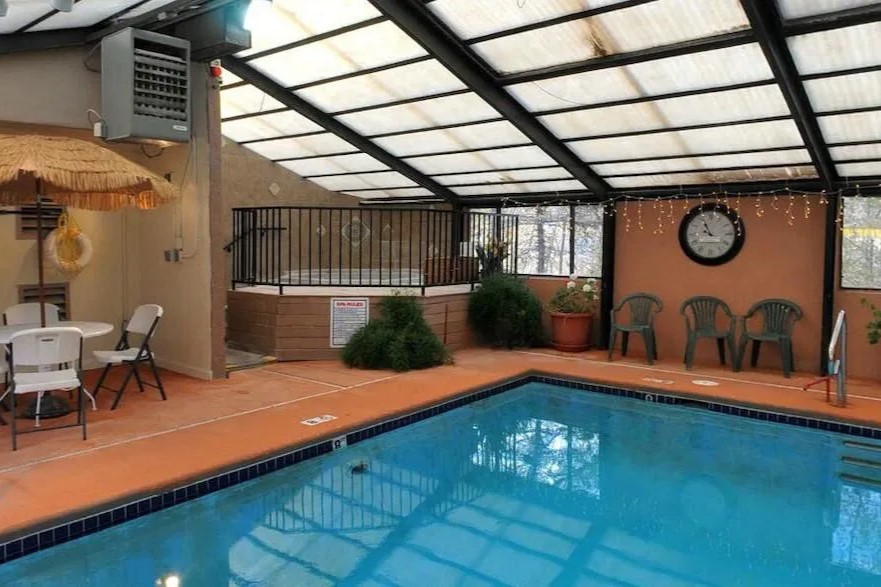 Pinecliff Village pool