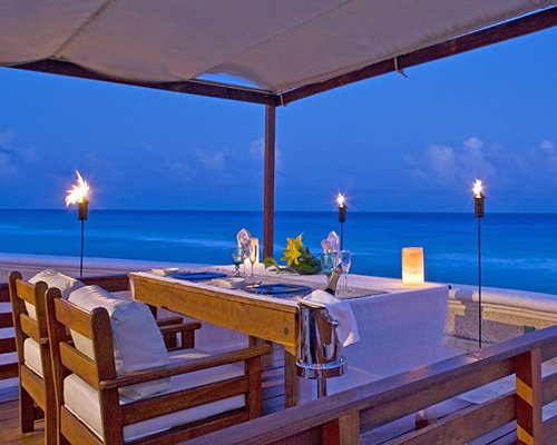 Sandos Cancun oceanfront dining