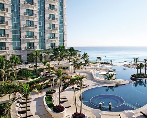 Sandos Cancun resort pool
