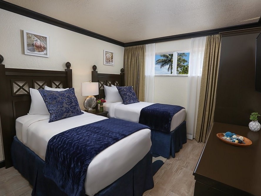 Coco Beach Vacation Club bed