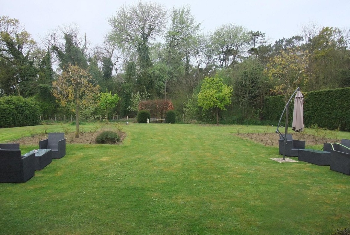 Les Jardins D'Ulysse Grounds