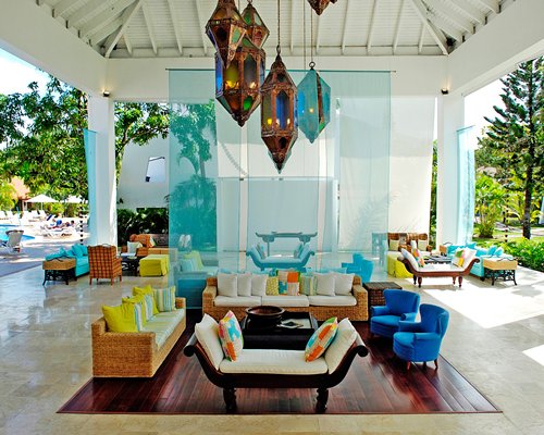 outdoor lounge