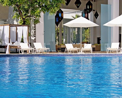 Circle One by Bluebay pool
