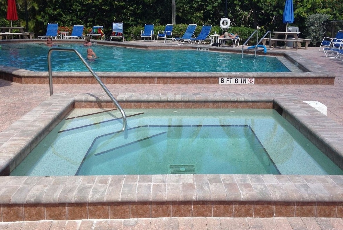 Bonita Resort And Club hot tub