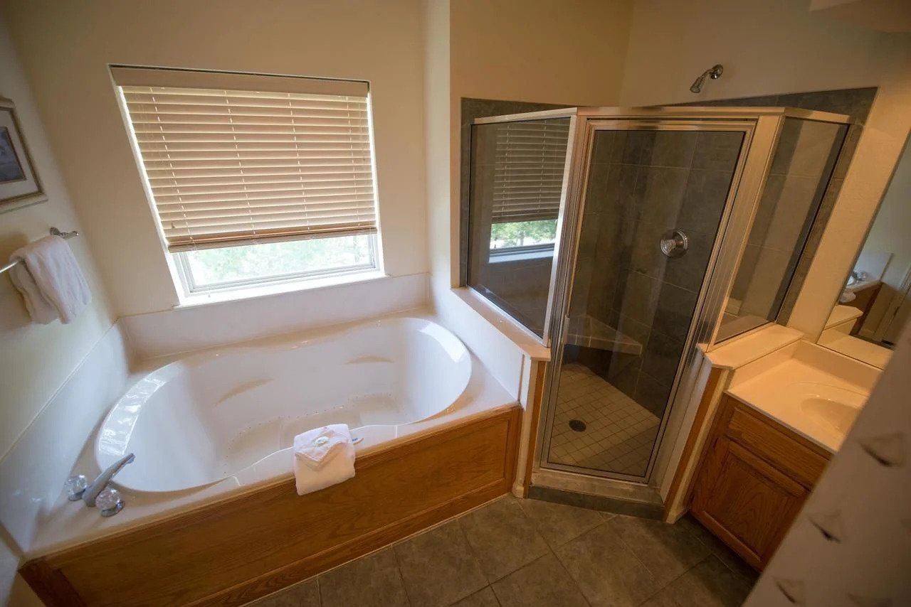 Branson Yacht Club At Rock Lane bathroom