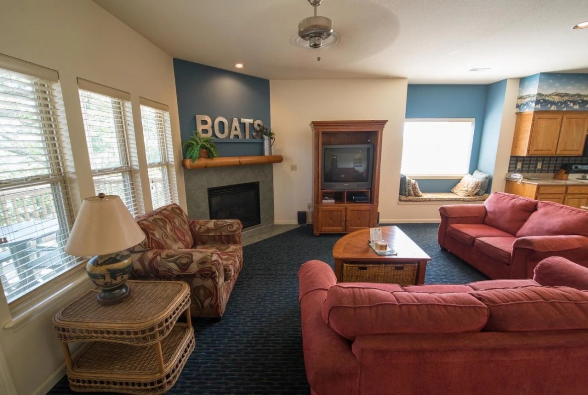 Branson Yacht Club At Rock Lane living