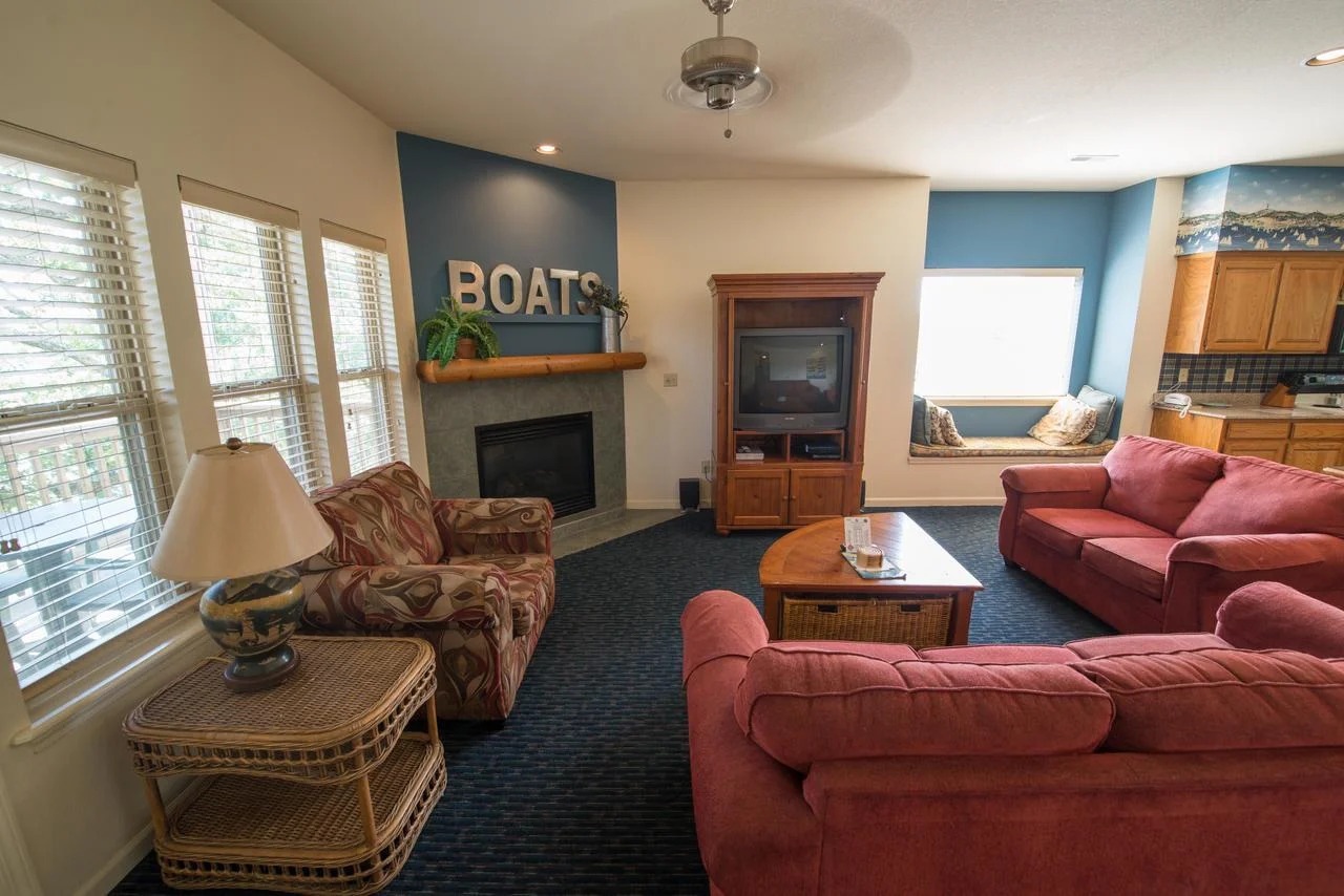 Branson Yacht Club At Rock Lane living