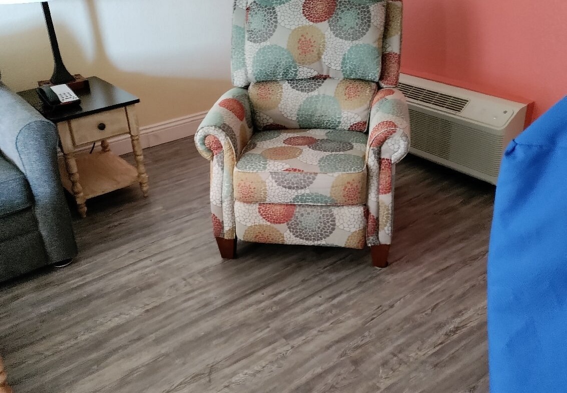 Turtle Inn Living Area 2