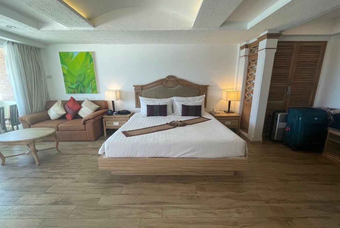 Sea Pearl Beach Resort bed