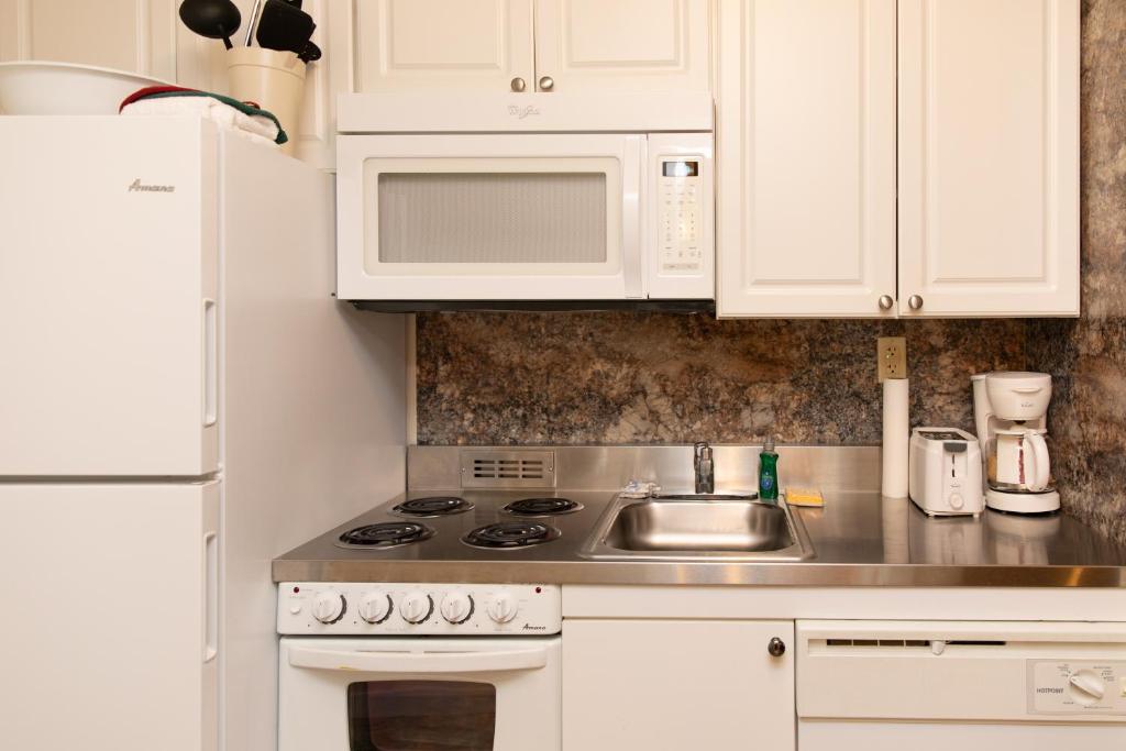 Carriage House kitchen