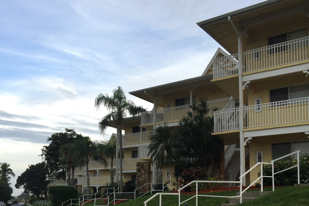 Charter Club Resort On Naples Bay ext
