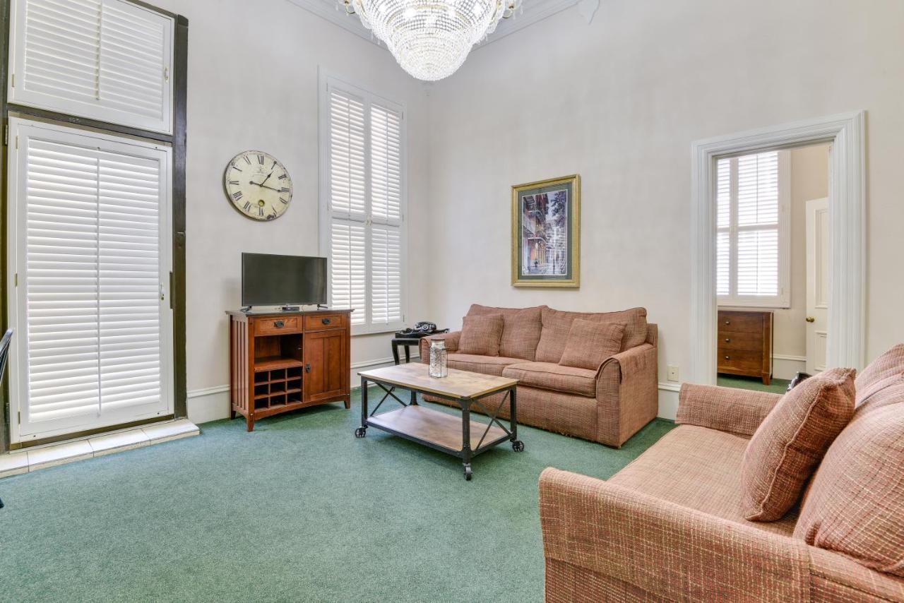 Chateau Orleans living