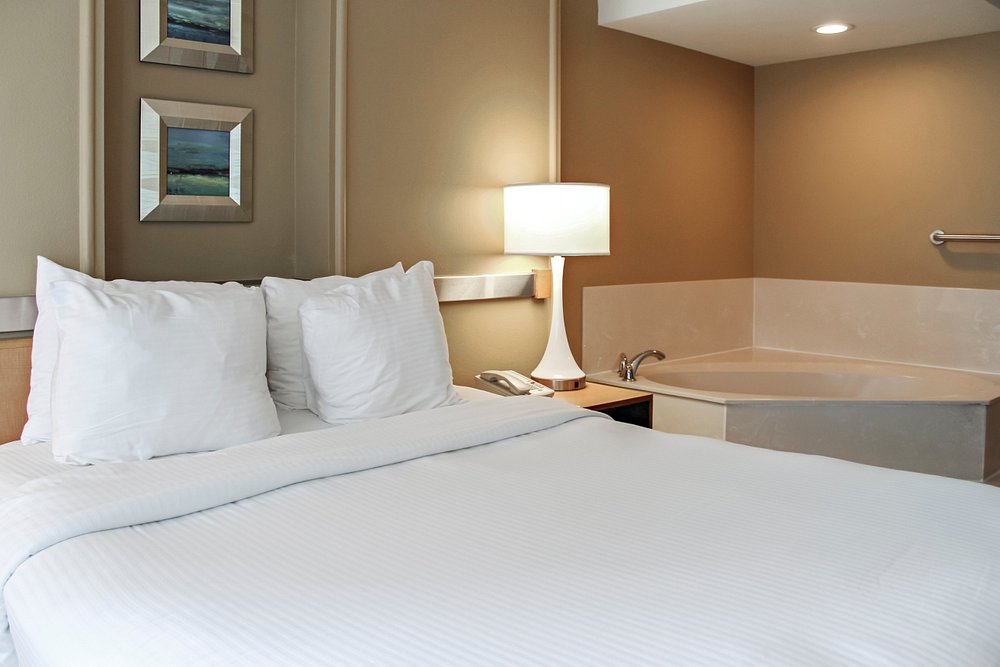 Diamond Daytona Beach Regency bedroom