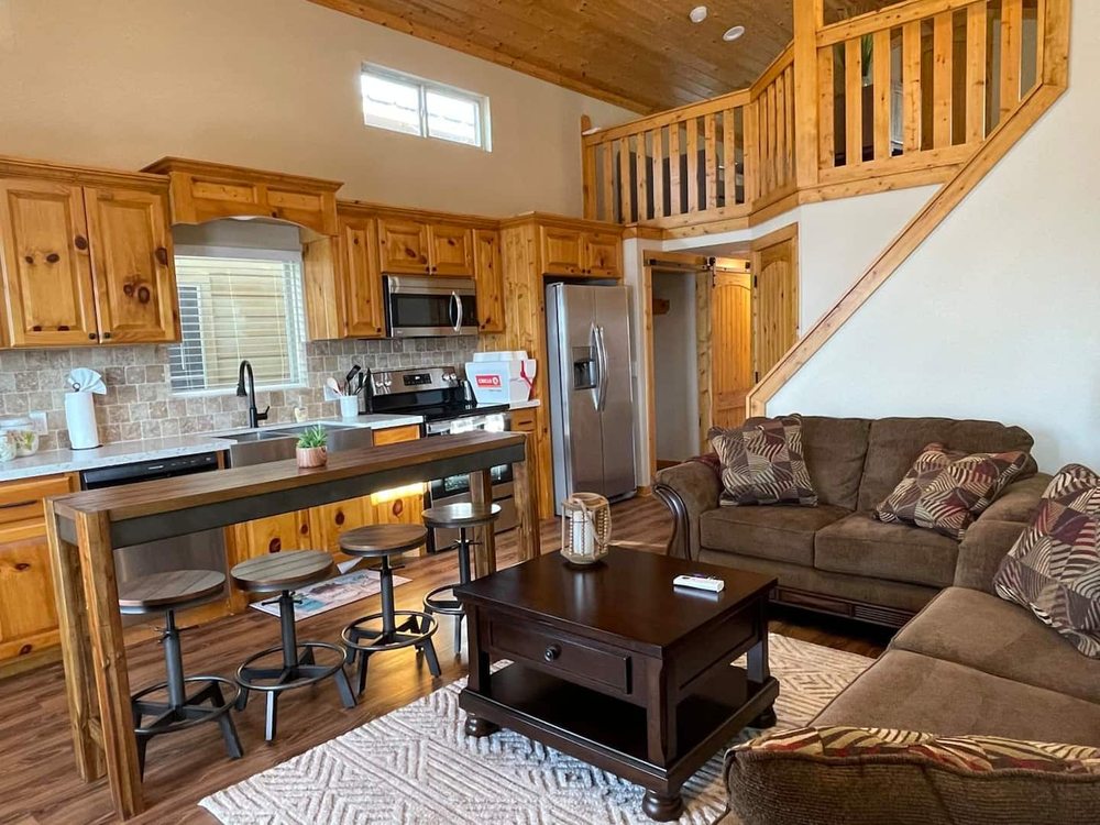 Fisherman’s Cove Lakeside Resort living room