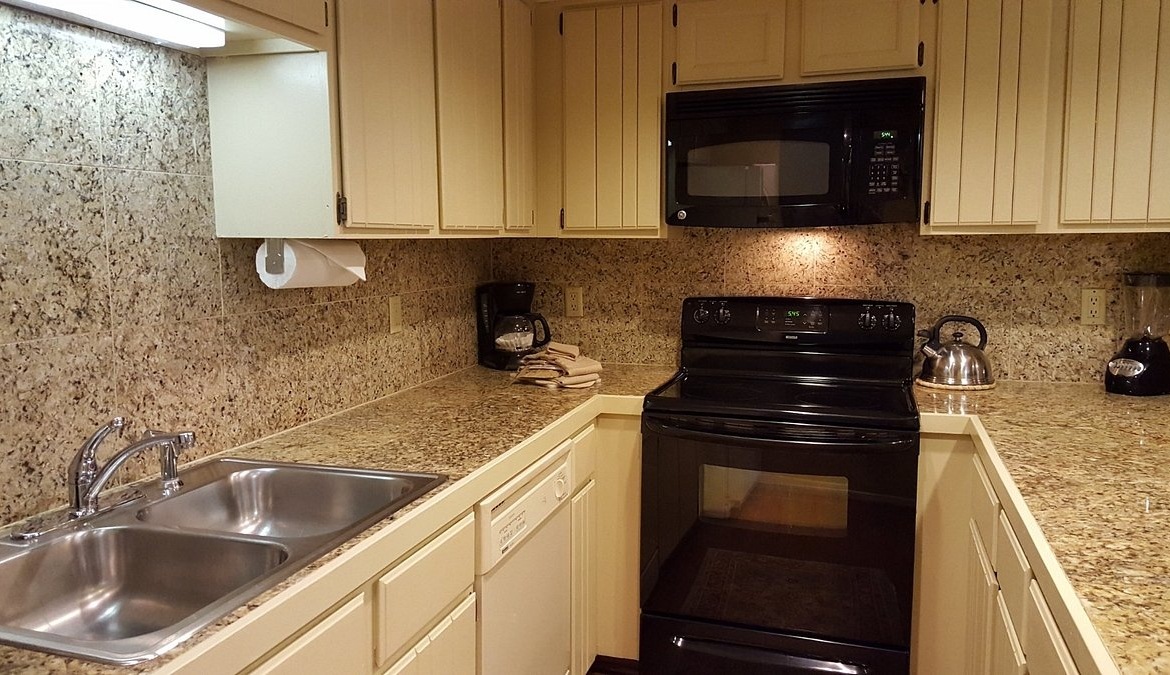 full kitchen