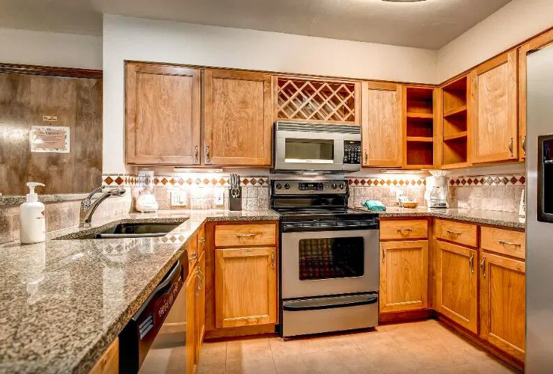 full kitchen