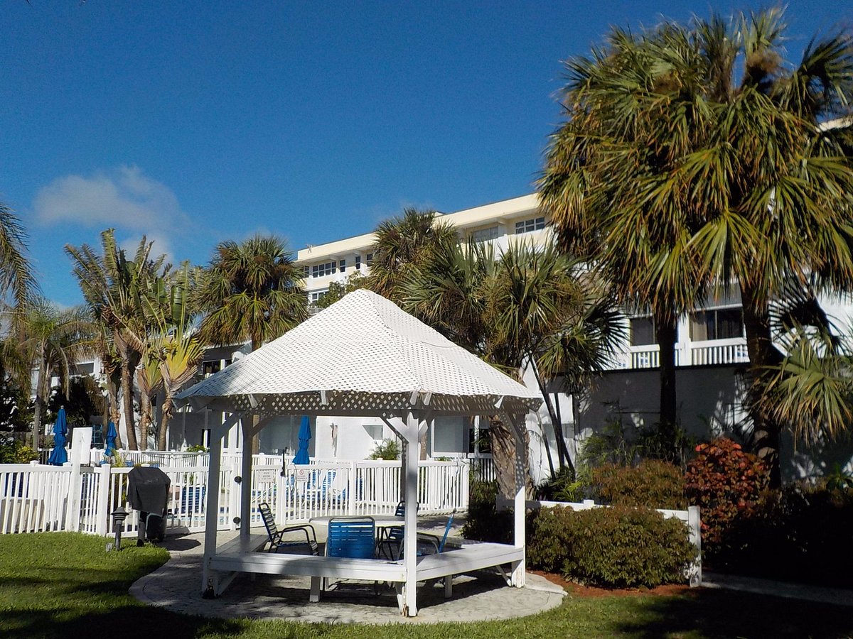 Seaside Beach Club Grounds