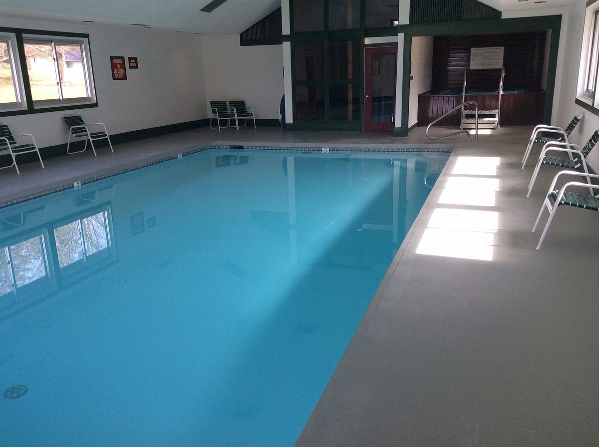Village Green At Stowe Indoor Pool