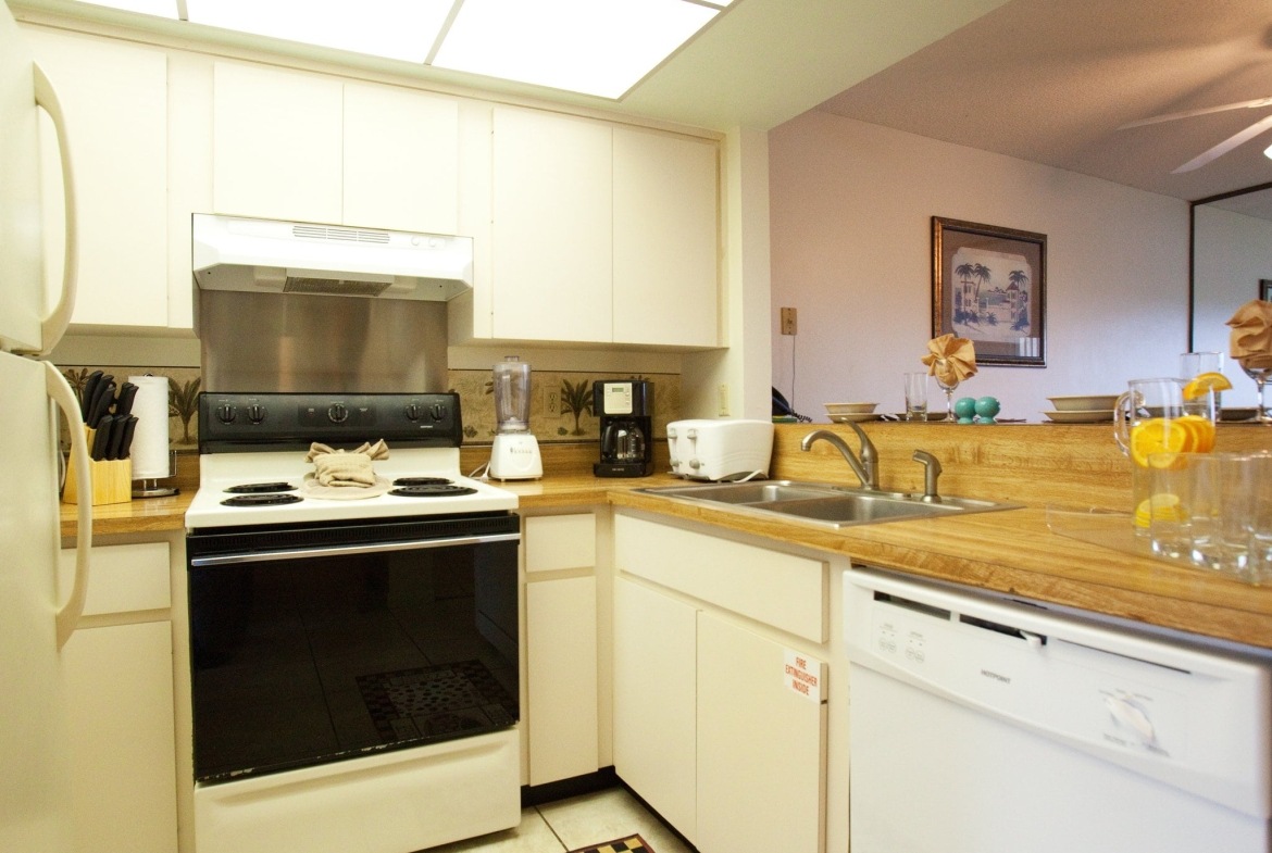 Harder Hall Lakeside Villas kitchen