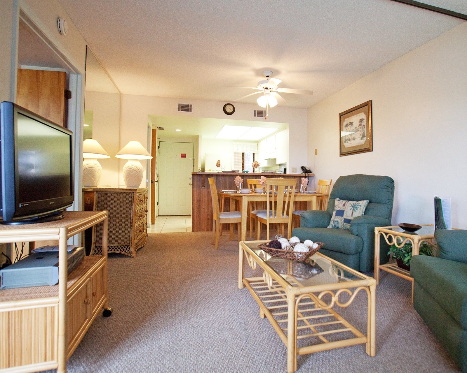 Harder Hall Lakeside Villas living room