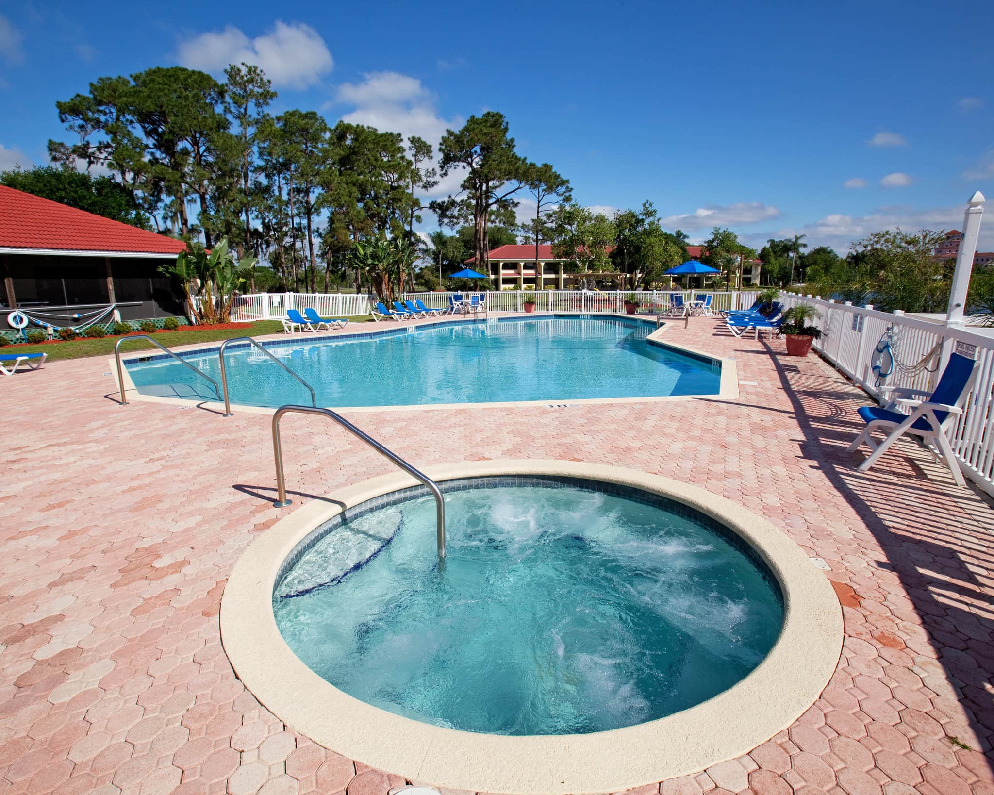 Harder Hall Lakeside Villas hot tub