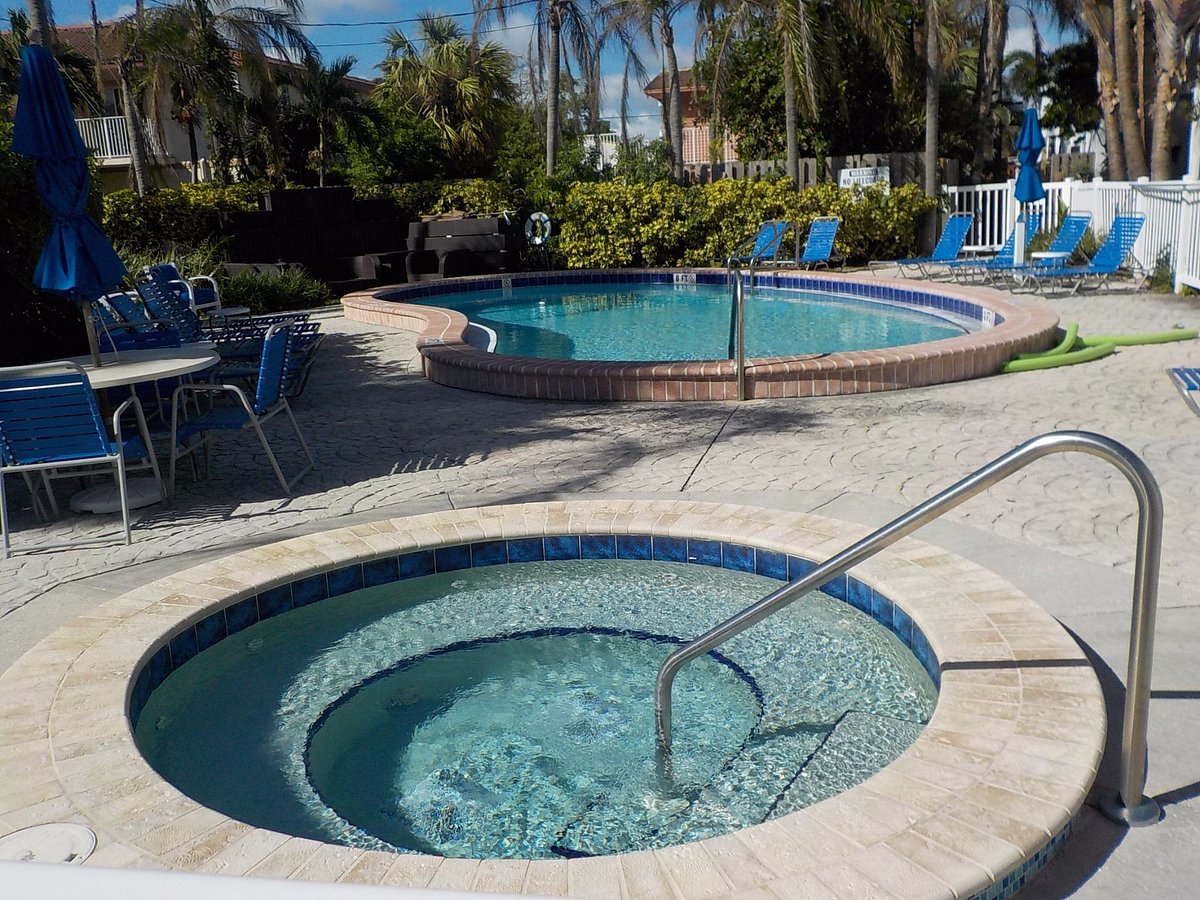Seaside Beach Club Hot Tub
