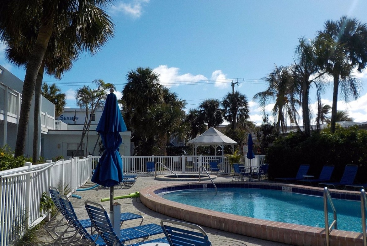 Seaside Beach Club Pool