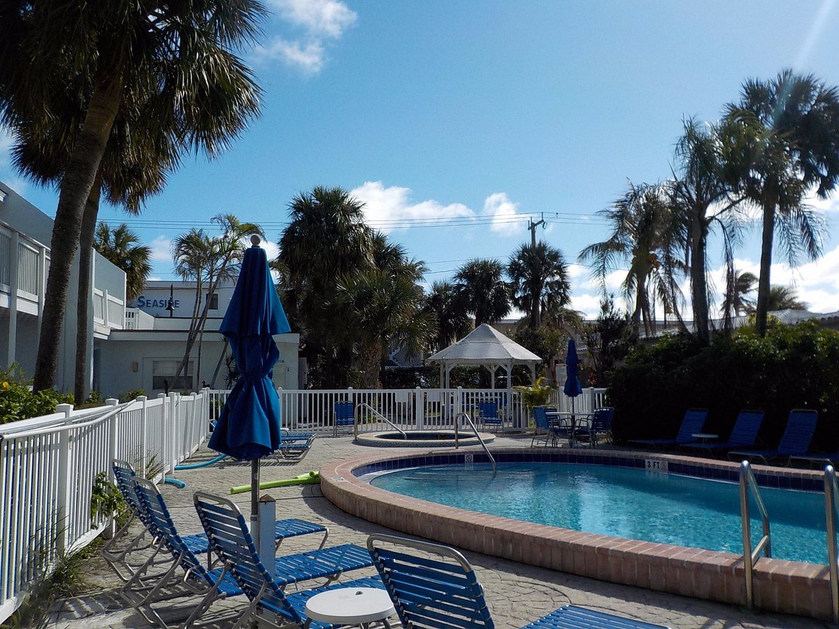 Seaside Beach Club Pool