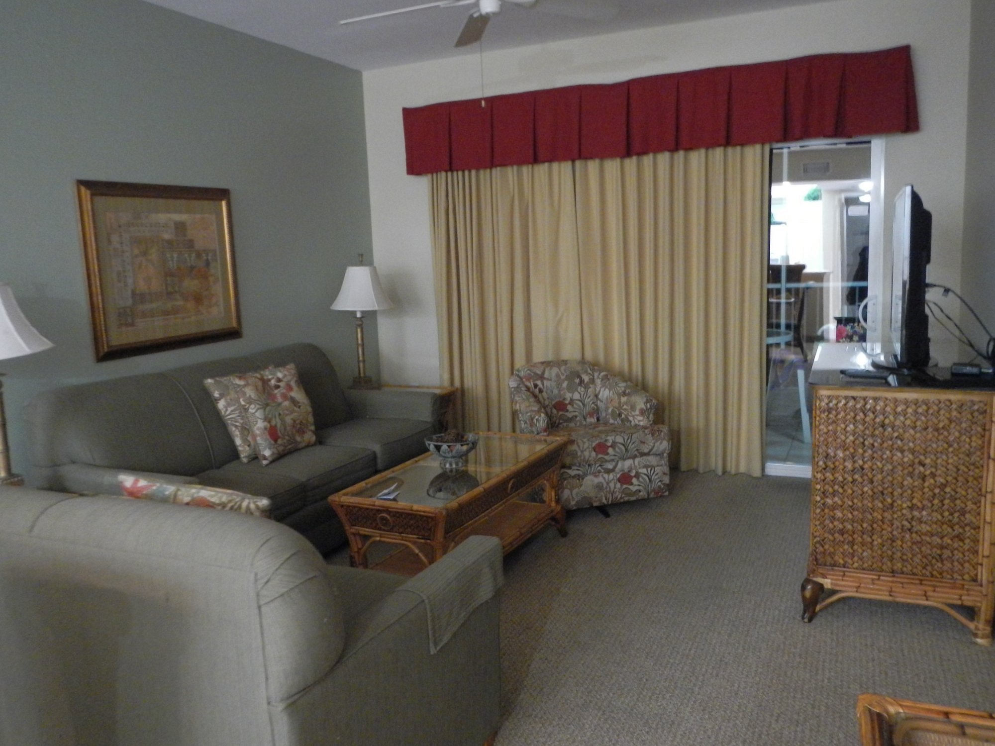 Holiday Beach Resort- Destin living room