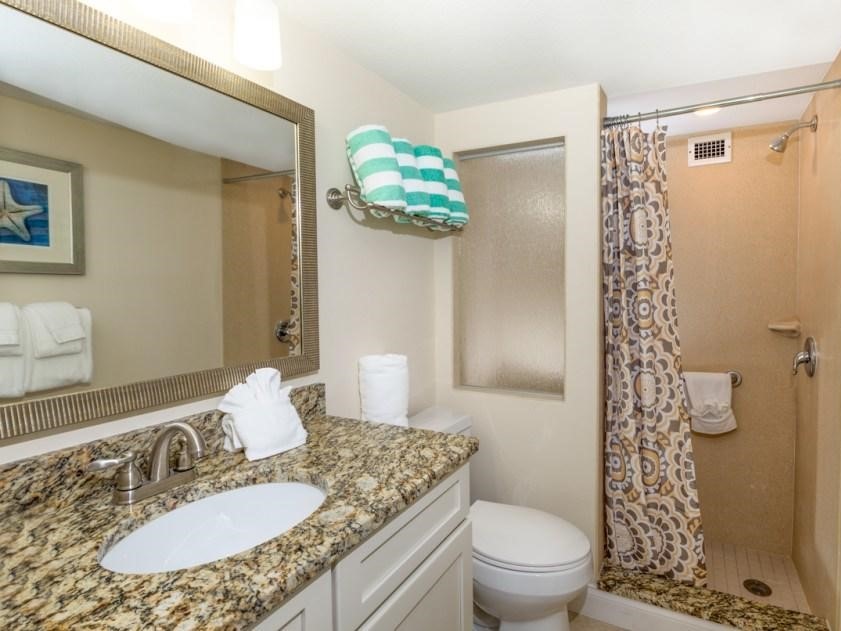 Hollywood Beach Tower bath
